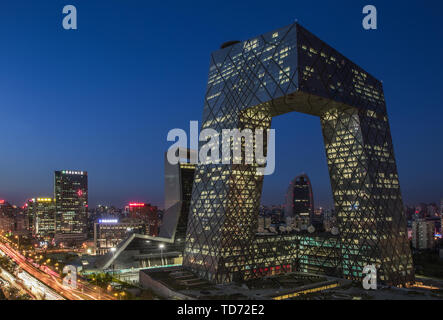 Am 6. Mai 2016, "Verzögerung in Peking" <i>Der Fotograf zeigt mit seiner Kamera. </i>" Kaiser du" Das antike und das moderne gestaffelt, schockierend. Eine Stadt mit Stil ist Stolz. Peking als der weltweit größte Stadt im Wandel, Mode erkannt wird, New Tide, städtische Kleinbürgertum Kapital, der olympische Geist hat Pekings städtische Landschaft für Hunderte von Jahren verändert, sei es Bird's Nest, Water Cube, 798, Sanlitun, alle Farben, voller Temperatur! Stockfoto