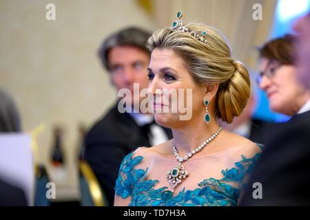 Dublin, Irland. 12 Juni, 2019. Queen Maxima der Niederlande bei Aras eine uachtarain, der Präsidentenpalast in Dublin am 12. Juni 2019, an der Staatlichen Bankett am 1. eines 3 Tage Zustand - Besuch in Irland Foto: Albert Nieboer/Niederlande/Point de Vue | Quelle: dpa/Alamy leben Nachrichten Stockfoto