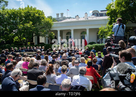 Präsidenten der Vereinigten Staaten Donald J. Trumpf und Präsident Andrzej Duda der Republik Polen, führen eine gemeinsame Pressekonferenz im Rosengarten des Weißen Hauses in Washington, DC am Mittwoch, 12. Juni 2019. Credit: Ron Sachs/CNP/MediaPunch Stockfoto