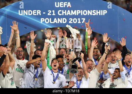 Krakau, Polen. 30. Juni, 2017 firo Fußball, Fußball, international, 30.06.2017 U21-U21-EM-Finale Deutschland - Spanien 1:0 Preisverleihung Deutschland Europäisches Team Niklas Stark, Max Meyer mit Tasse und Thilo Kehrer | Verwendung der weltweiten Kredit: dpa/Alamy leben Nachrichten Stockfoto