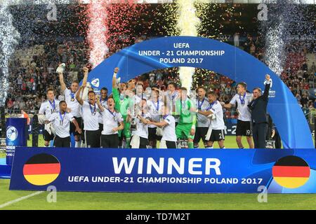 Krakau, Polen. 30. Juni, 2017 firo Fußball, Fußball, international, 30.06.2017 U21-U21-EM-Finale Deutschland - Spanien 1:0 Preisverleihung Deutschland Europameister Team Foto Siegerbogen MAnnschaftsfoto | Verwendung der weltweiten Kredit: dpa/Alamy leben Nachrichten Stockfoto