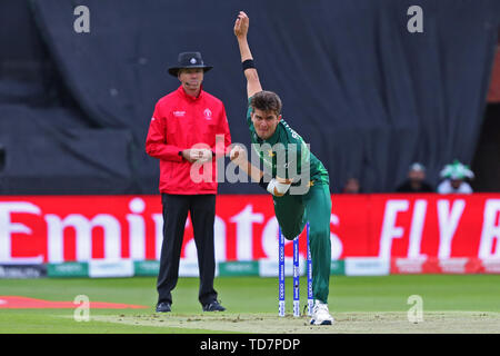 Taunton, Großbritannien. 12 Juni, 2019. Shaheen Afridi von Pakistan bowling Während der Australien v Pakistan, ICC Cricket World Cup Match. In der Grafschaft, Taunton. Credit: Cal Sport Media/Alamy leben Nachrichten Stockfoto