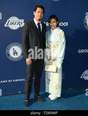 Juni 12, 2019 - Los Angeles, Kalifornien, USA - 12, Juni 2019 - Los Angeles, Kalifornien. Kenta Maeda und Saho Maeda besucht die Los Angeles Dodgers Foundation Blue Diamond Gala im Dodger Stadium. (Bild: © Billy Bennight/ZUMA Draht) Stockfoto