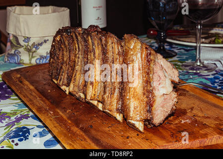 "Argentinischen Grill' Grill auf live Coal (keine Flamme), Rindfleisch "Asado", Brot, "Chorizo" Stockfoto