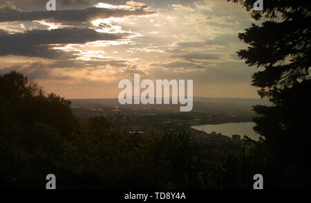 Bodensee Sonnenuntergang betrachtet aus Rorschacherberg, Schweiz Stockfoto
