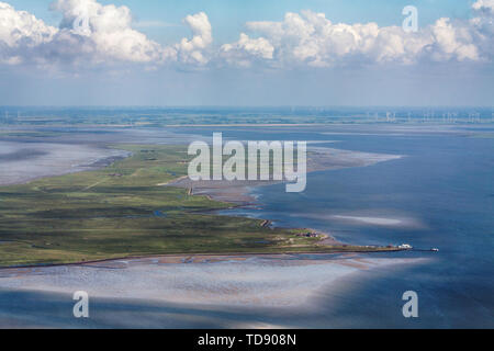 Hallig Langeneß, Luftaufnahme des Nationalparks Schleswig-Holsteinisches Wattenmeer in Deutschland Stockfoto