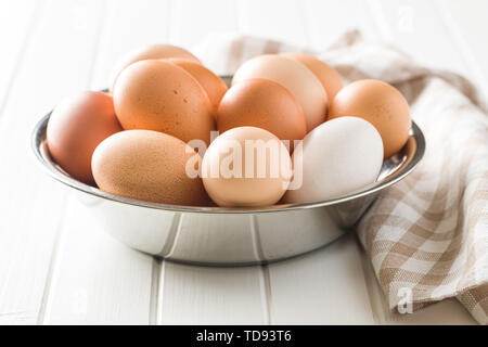 Rohes Huhn Eier in der Schale. Stockfoto