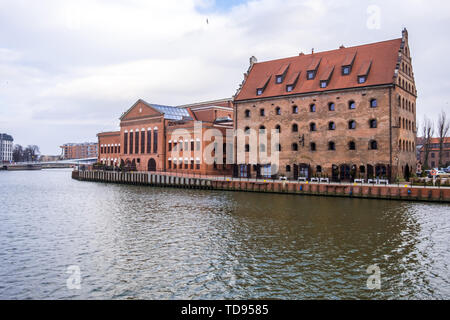 Danzig, Polen - 05. Februar 2019: Polnische Baltische Philharmonie und Hotel Krolewski auf die Mottlau auf der Insel Olowianka in Danzig, Polen Stockfoto