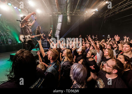 Dänemark, Kopenhagen - November 5, 2017. Die britische Power heavy metal band DragonForce führt ein Live Konzert in Pumpehuset in Kopenhagen. Hier Sänger Marc Hudson wird gesehen, live auf der Bühne. (Foto: Gonzales Foto-Bo Kallberg). Stockfoto