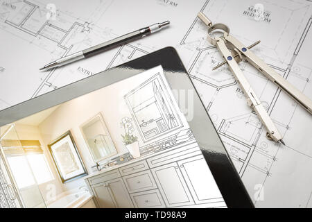 Computer Tablet mit Master Badezimmer Design über Haus plant, Bleistift und Kompass. Stockfoto