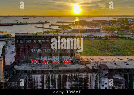 Red Hook Grain Terminal im Stadtteil Red Hook, Brooklyn, New York. Stockfoto