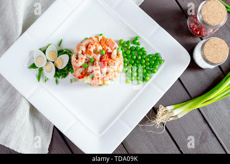 Salat mit Garnelen Stockfoto