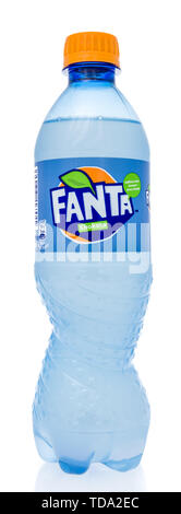 Winneconne, WI - 16. Mai 2019: Eine Flasche Fanta sholata Drink auf einer isolierten Hintergrund Stockfoto