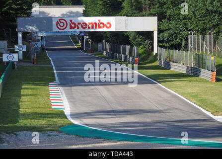 MONZA, Italien - 13. Juni 2019: Das Autodromo Nazionale di Monza, Ascari Varianten. Anschluss in der Nähe der Stadt Monza entfernt, nördlich von Mailand in Italien. Stockfoto