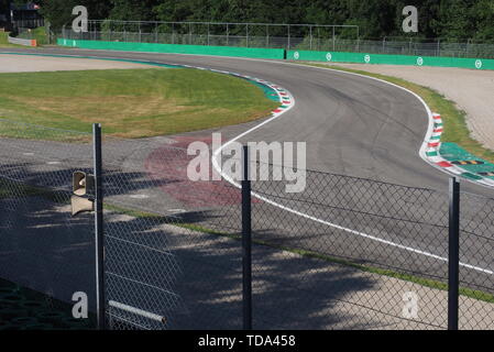 MONZA, Italien - 13. Juni 2019: Das Autodromo Nazionale di Monza, Ascari Varianten. Anschluss in der Nähe der Stadt Monza entfernt, nördlich von Mailand in Italien. Stockfoto