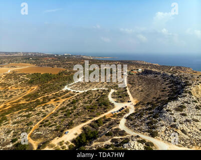 Zypern wunderschöne Küste, Mittelmeer, türkis Farbe. Zypern, Ayia Napa. Landschaft außerhalb der Stadt Stockfoto