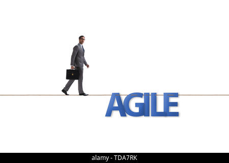 Agile transformation Konzept mit Geschäftsmann auf Seil Stockfoto