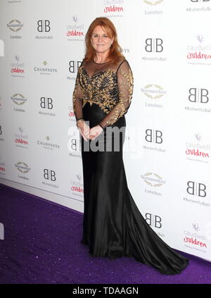 London, Großbritannien. 13. Juni, 2019. Sarah Ferguson, Herzogin von York kommt für die caudwell Kinder Butterfly Ball Charity Event am Grosvenor House, Park Lane Credit: SOPA Images Limited/Alamy leben Nachrichten Stockfoto