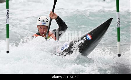 Lee Valley, Hertforshire, UK. 14 Juni, 2018. Boris Neveu (FRA). 2019 ICF London canoe Slalom World Cup. Lee Valley White Water entfernt. Mens K1 Kajak. Hertfordshire. UK. 14.06.2019. Credit: Sport in Bildern/Alamy leben Nachrichten Stockfoto