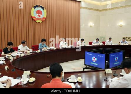 Peking, China. 14 Juni, 2019. (190614) - Peking, 14. Juni 2019 (Xinhua) - Wang Yang, Mitglied des Ständigen Ausschusses des Politbüros der Kommunistischen Partei Chinas (CPC) und Vorsitzender des Zentralausschusses der Chinese People's Political Consultative Conference (Cppcc) nationalen Ausschusses, der den Vorsitz in einem bi-weekly Seminar der PKKCV in Peking, der Hauptstadt von China, 14. Juni 2019. (Xinhua / Liu Weibing) Quelle: Xinhua/Alamy leben Nachrichten Stockfoto