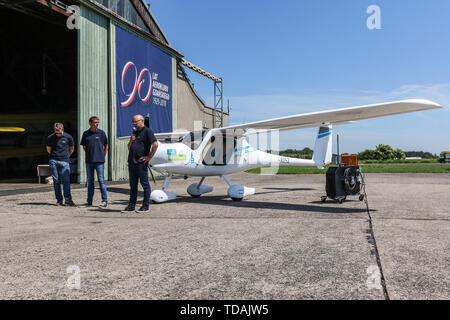 Pruszcz Danzig, Polen. 14. Juni, 2019 Pipistrel Alpha Elektro - 100 Prozent elektrische Flugzeug gesehen wird. Ebene Besuch Pruszcz Flughafen war ein Teil von Fortum unternehmen Werbe-Flug über den Polen aus Breslau auf vollelektrische Flugzeug nach Danzig. Pipistrel Alpha Elektro kann auf Builtin 21 kW Batterie für etwa eine Stunde fliegen mit Geschwindigkeiten über 150 km/h © vadim Pacajev/Alamy leben Nachrichten Stockfoto