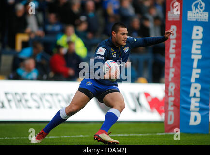 Emerald Headingley Stadium, Leeds, West Yorkshire, 14. Juni 2019. Tui Lolohea von Leeds Rhinos erwärmt sich während der Betfred Super League Befestigung bei Emerald Headingley Stadium, Leeds. Credit: Touchlinepics/Alamy leben Nachrichten Stockfoto