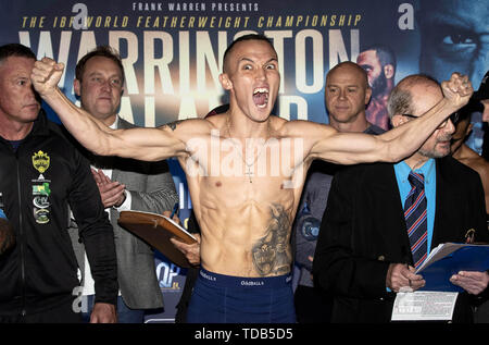 Josh Warrington während des Millennium Square, Leeds wiegen. Stockfoto