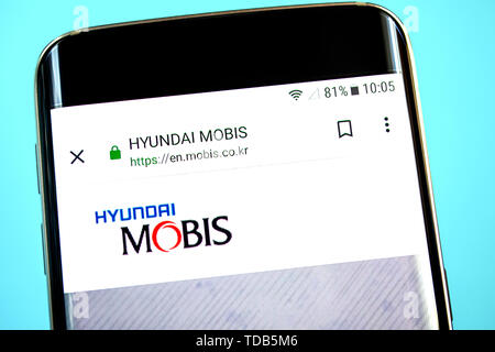 Berdyansk, Ukraine - 1. Juni 2019: Hyundai Mobis Homepage. Hyundai Mobis Logo sichtbar auf dem Bildschirm "Telefon" Stockfoto