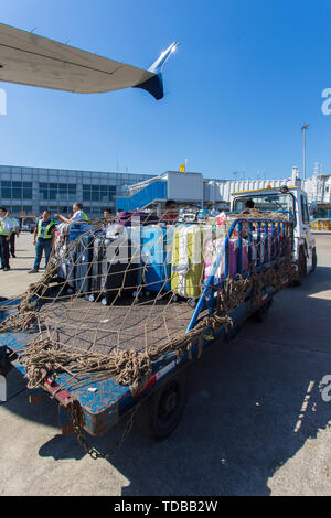 Southern Airlines, Ground Crew Transport von Gepäck. Stockfoto