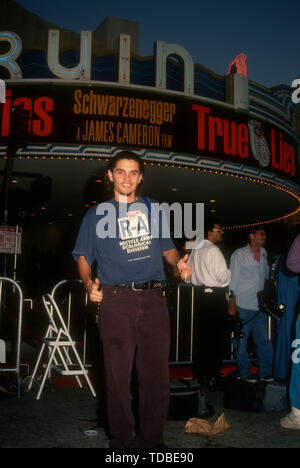 Westwood, Kalifornien, USA, 12. Juli 1994 Jorge Garcia besucht Twentieth Century Fox's "True Lies" Premiere am 12. Juli 1994 bei Mann Dorf Theater in Westwood, Kalifornien, USA. Foto von Barry King/Alamy Stock Foto Stockfoto