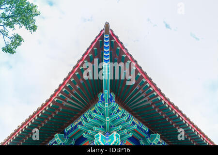 Eaves Schaufel arch von Konfuzius Tempel in Suixi County, Provinz Guangdong Stockfoto