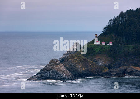 Heceta Head Light ist ein Leuchtturm an der Küste von Oregon 13 Meilen (21 km) nördlich von Florenz, und 13 Meilen (21 km) südlich von Yachats in den Vereinigten Staaten. Stockfoto