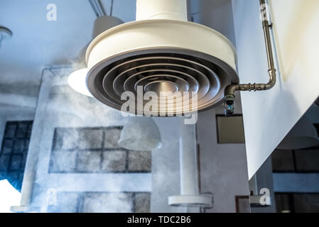Rauch Dunstabzugshaube in einem industriellen Küche. Stockfoto