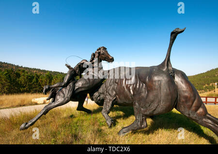 Bronze Skulpturen über Büffel Jagd in "Tatanka-Story der Bison' Museum (mit Kevin Costner) gegründet, Totholz, Grafschaft Lawrence, South Dakota, USA Stockfoto