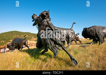 Bronze Skulpturen über Büffel Jagd in "Tatanka-Story der Bison' Museum (mit Kevin Costner) gegründet, Totholz, Grafschaft Lawrence, South Dakota, USA Stockfoto