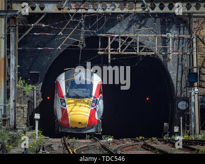 LNER Vorschau der neuen Azuma Züge, die zwischen King's Cross in London und Leeds ab 15 Mai laufen. Azuma bedeutet "Osten" auf Japanisch. Die neuen Züge japanischen Hochgeschwindigkeitszug Technologie von Hitachi's UK Manufacturing Team in der Grafschaft Durham gebaut. Mit: Atmosphäre, Wo: London, Großbritannien Wann: 14. Mai 2019 Credit: Wheatley/WANN Stockfoto