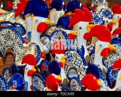 Traditionelle bunte Gerichte aus Portugal Stockfoto