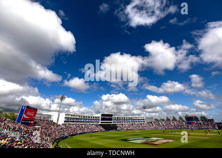 Einen allgemeinen Überblick über blauen Himmel im Stadion während der ICC Cricket World Cup group stage Gleiches an der Schüssel, Southampton, Hampshire. Stockfoto