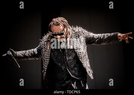 Florenz, Italien. 13. Juni, 2019. Benji Webbe, Sänger der britischen Rockband Skindred, live auf der Bühne des Florenz Rocks Festival 2019 in Florenz, Italien, Öffnung für die Smashing Pumpkins und Werkzeug Credit: Alessandro Bosio/Pacific Press/Alamy leben Nachrichten Stockfoto