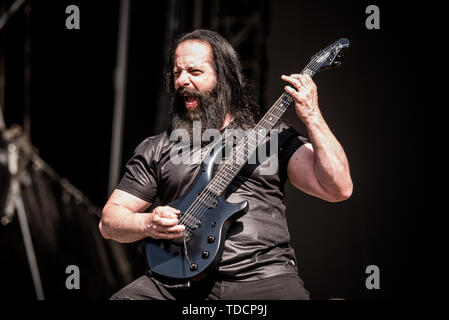 Florenz, Italien. 13. Juni, 2019. John Petrucci, der Gitarrist der amerikanischen Rock Band Dream Theater, live auf der Bühne des Firenze Rocks Festival 2019 in Florenz, Italien, Öffnung für die Smashing Pumpkins und Werkzeug Credit: Alessandro Bosio/Pacific Press/Alamy leben Nachrichten Stockfoto