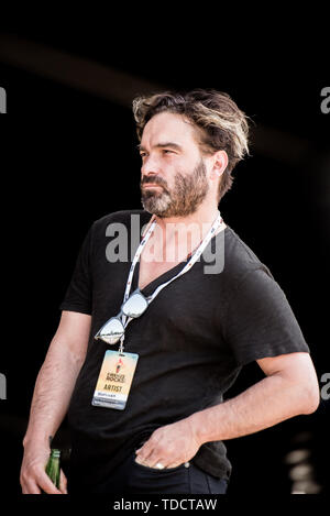 Florenz, Italien. 13. Juni, 2019. Johnny Galecki, Schauspieler der amerikanischen sitcom "The Big Bang Theory", genießen die Badflower band Konzert im Firenze Rocks Festival 2019 in Florenz, Italien. Credit: Alessandro Bosio/Pacific Press/Alamy leben Nachrichten Stockfoto