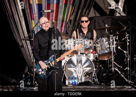 Firenze, Italien. 13. Juni, 2019. Billy Corgan und Jimmy Chamberlin der amerikanischen Rock Band Smashing Pumpkins live auf der Bühne des Firenze Rocks Festival 2019 in Florenz, Italien, Öffnung für Werkzeug Credit: Alessandro Bosio/Pacific Press/Alamy leben Nachrichten Stockfoto