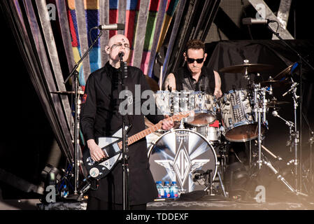 Firenze, Italien. 13. Juni, 2019. Billy Corgan und Jimmy Chamberlin der amerikanischen Rock Band Smashing Pumpkins live auf der Bühne des Firenze Rocks Festival 2019 in Florenz, Italien, Öffnung für Werkzeug Credit: Alessandro Bosio/Pacific Press/Alamy leben Nachrichten Stockfoto