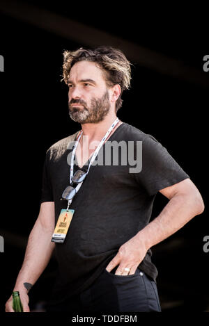 Florenz, Italien. 13. Juni, 2019. Johnny Galecki, Schauspieler der amerikanischen sitcom "The Big Bang Theory", genießen die Badflower band Konzert im Firenze Rocks Festival 2019 in Florenz, Italien. Credit: Alessandro Bosio/Pacific Press/Alamy leben Nachrichten Stockfoto