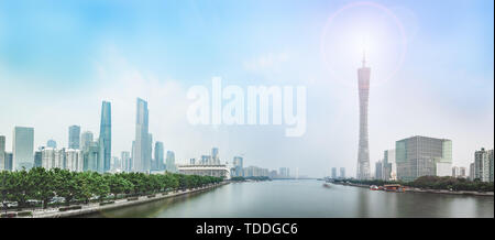 Schmale Taille und Pearl River neue Stadt Stockfoto