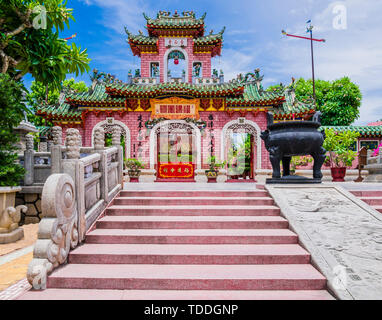 Atemberaubende Aussicht auf Tor der Phuc Kien Aula, Hoi An, Vietnam Stockfoto