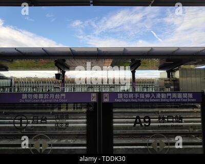 Linkou, Taiwan - 3. Juni 2019: Linkou Airport MRT unter dem schönen blauen Himmel, Taiwan Stockfoto