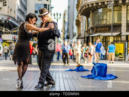 Buenos Aires, Argentinien - 11. März 2016: Tango Tänzer in Buenos Aires Stockfoto