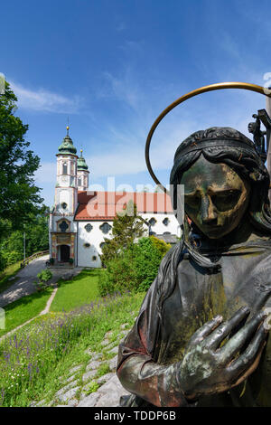 Bad Tölz: Kalvarienberg (Kalvarienberg): Kreuzigungsgruppe (Kreuzigung), Heilig-Kreuz-Kirche (Hl. Kreuz Kirche) in Oberbayern, Tölzer Land, Oberbayern Stockfoto