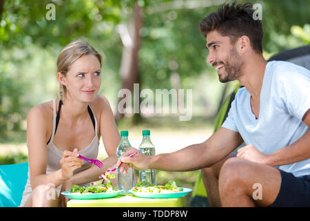 Freund, Salat von Partnern Platte Stockfoto